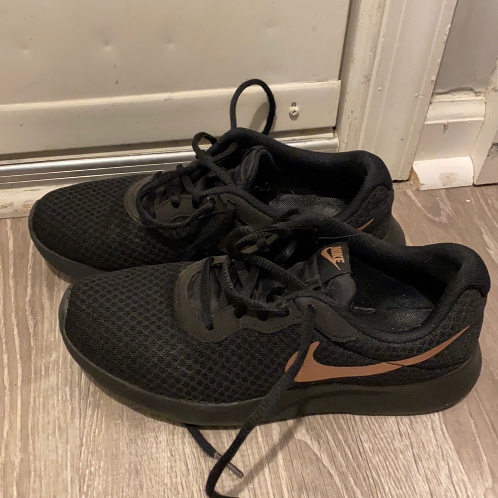 Nike Tanjun Sneakers